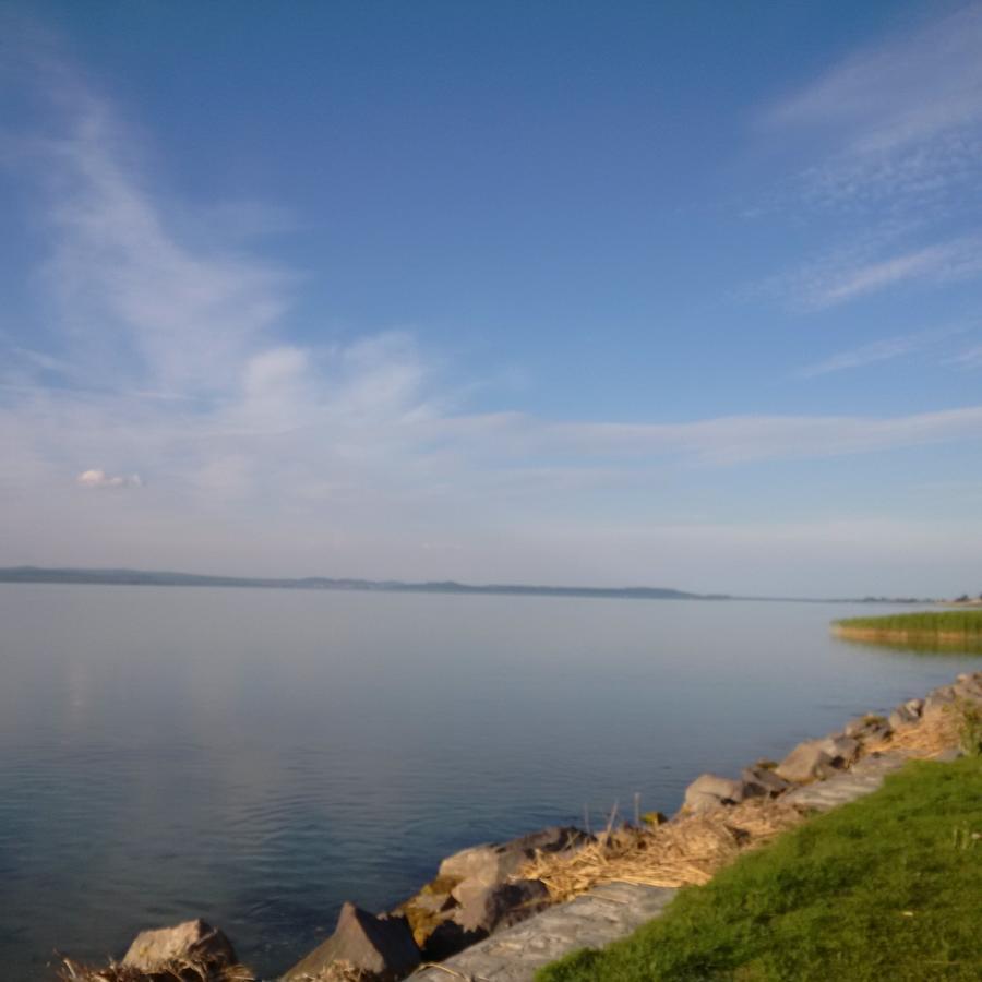 Balatonszárszó Beach Resident מראה חיצוני תמונה